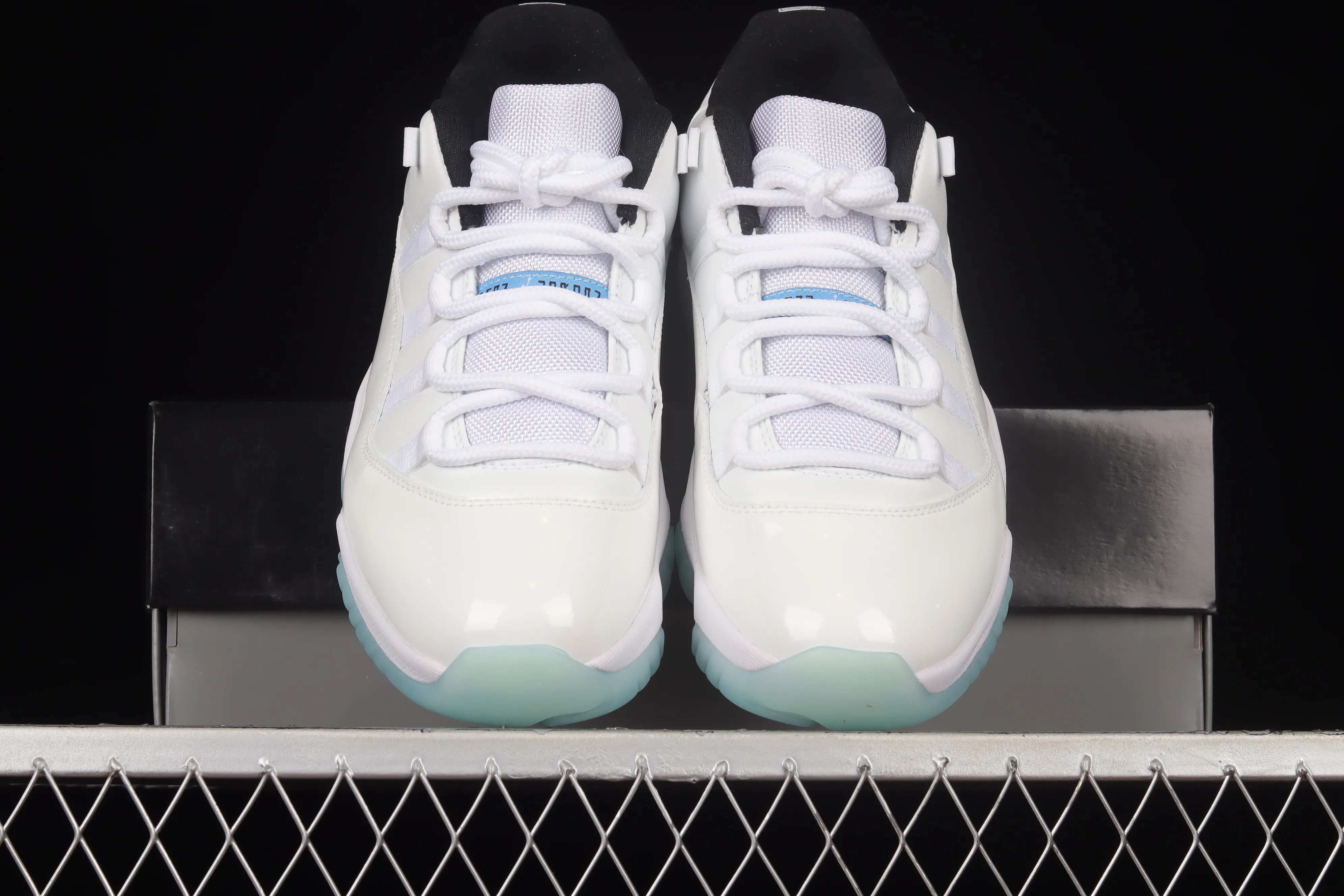 All categories Air Jordan Jordan series basketball shoes Air Jordan 11 F version Air Jordan 11 Low "Legend Blue" AJ11 Joe 11 Legend Blue Low-top top layer Real standard real carbon Sports culture basketball shoes AV2187-117